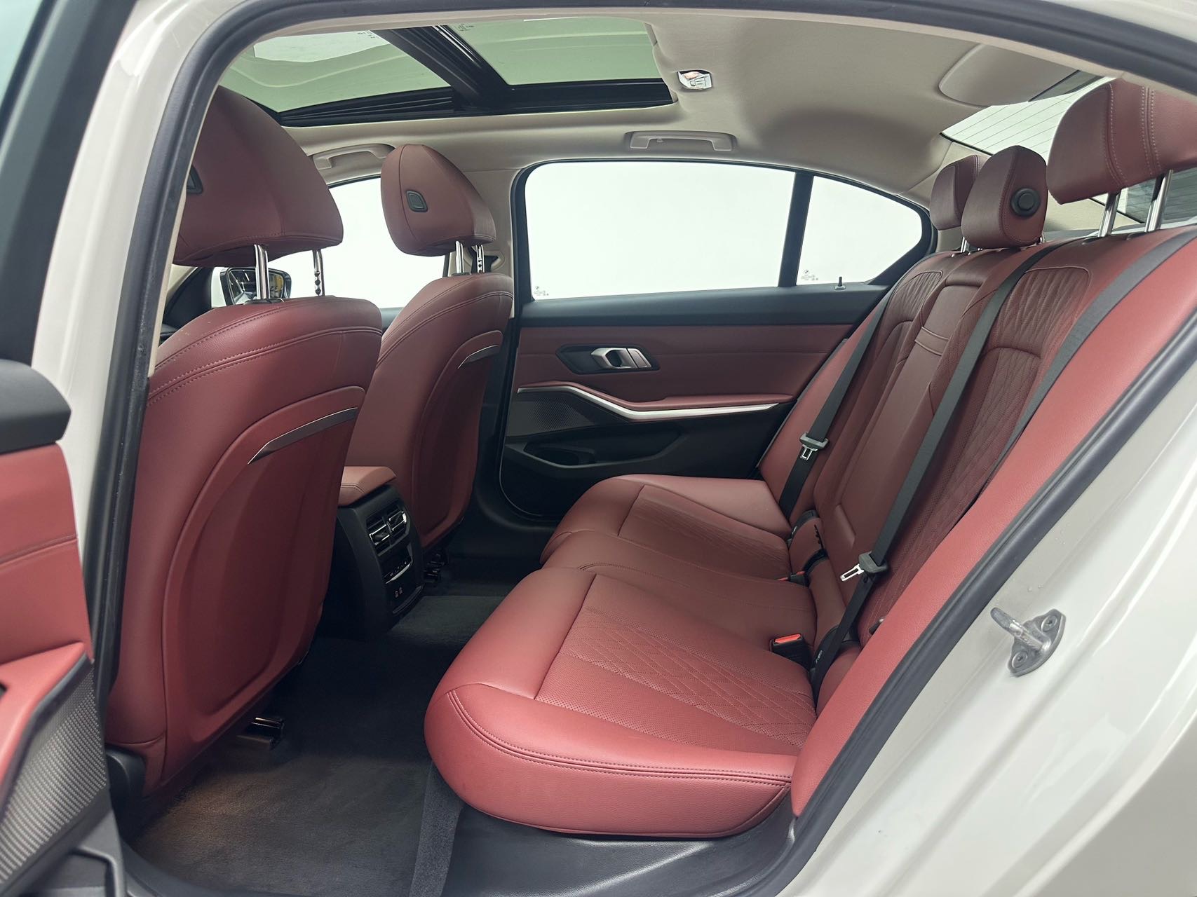 BMW 3 Series 2024 #4 BMW 3 Series 2024 car image #4