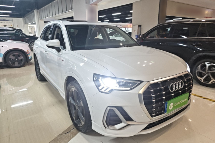 Audi Q3 2021 car image #4