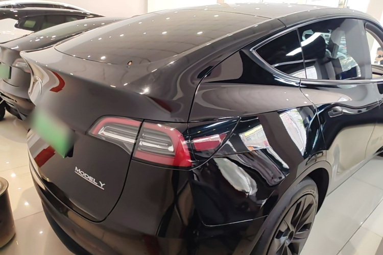 Tesla Model Y 2023 #4 Tesla Model Y 2023 car image #4