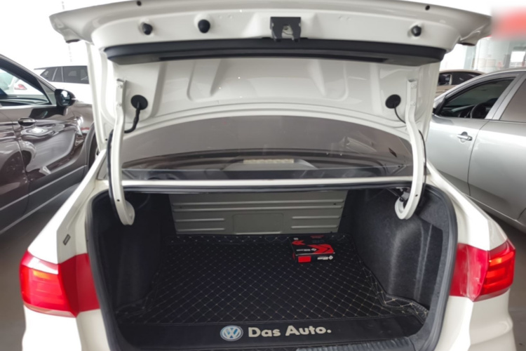 Volkswagen Santana 2018 car image #19