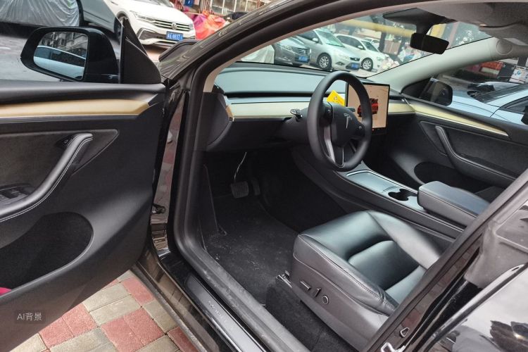 Tesla Model Y 2023 immagine di auto #18