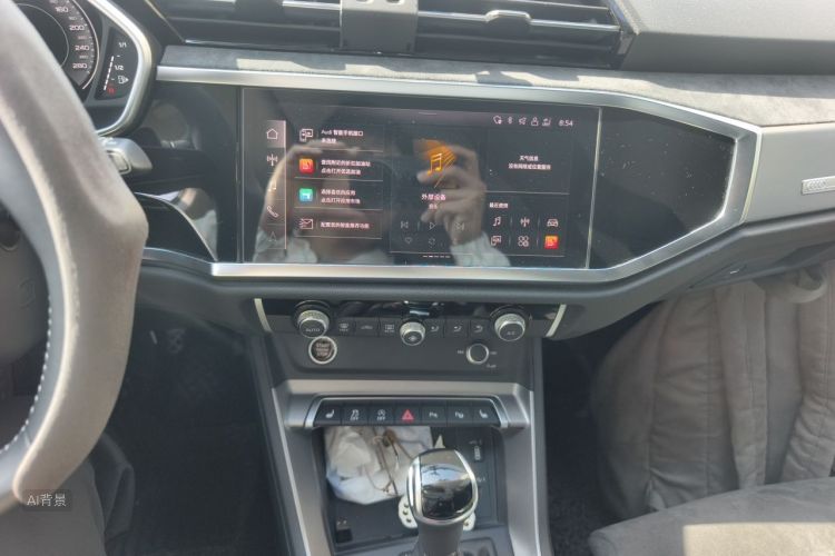 Audi Q3 2021 car image #15