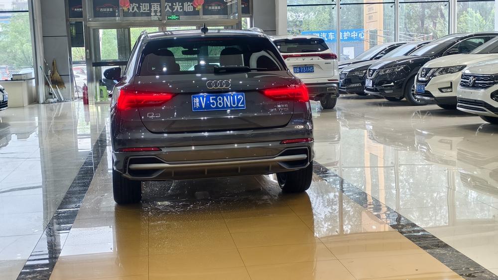 Audi Q3 2022 car image #16