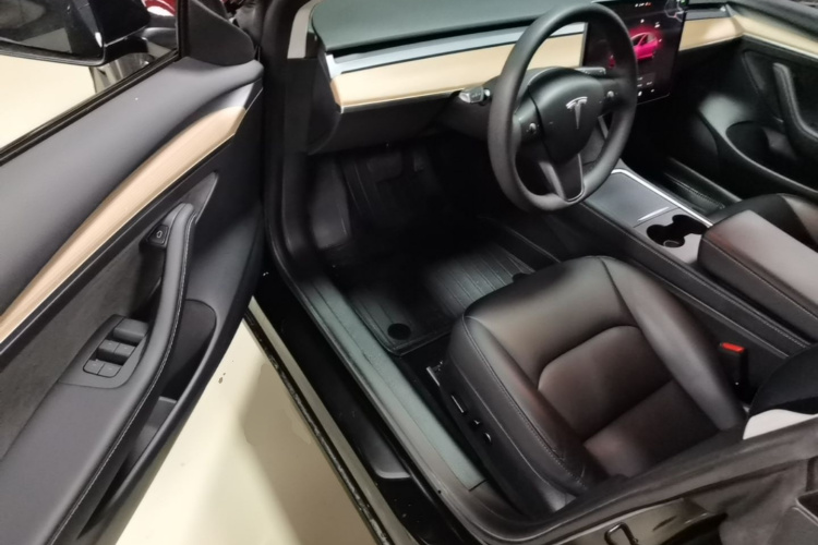 Tesla Model 3 2023 immagine di auto #16
