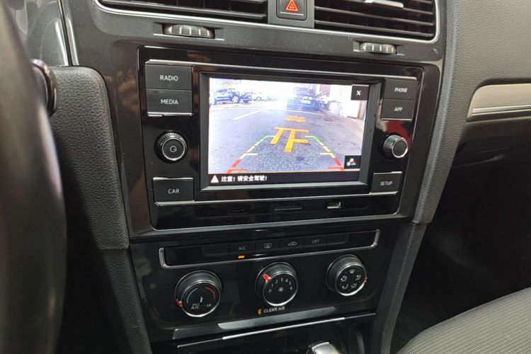 Volkswagen Golf 2018 car image #13