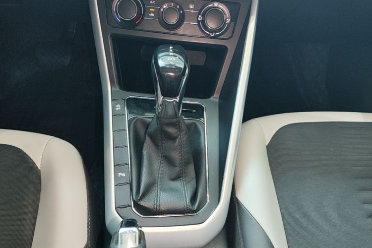 Volkswagen Polo 2019 car image #14