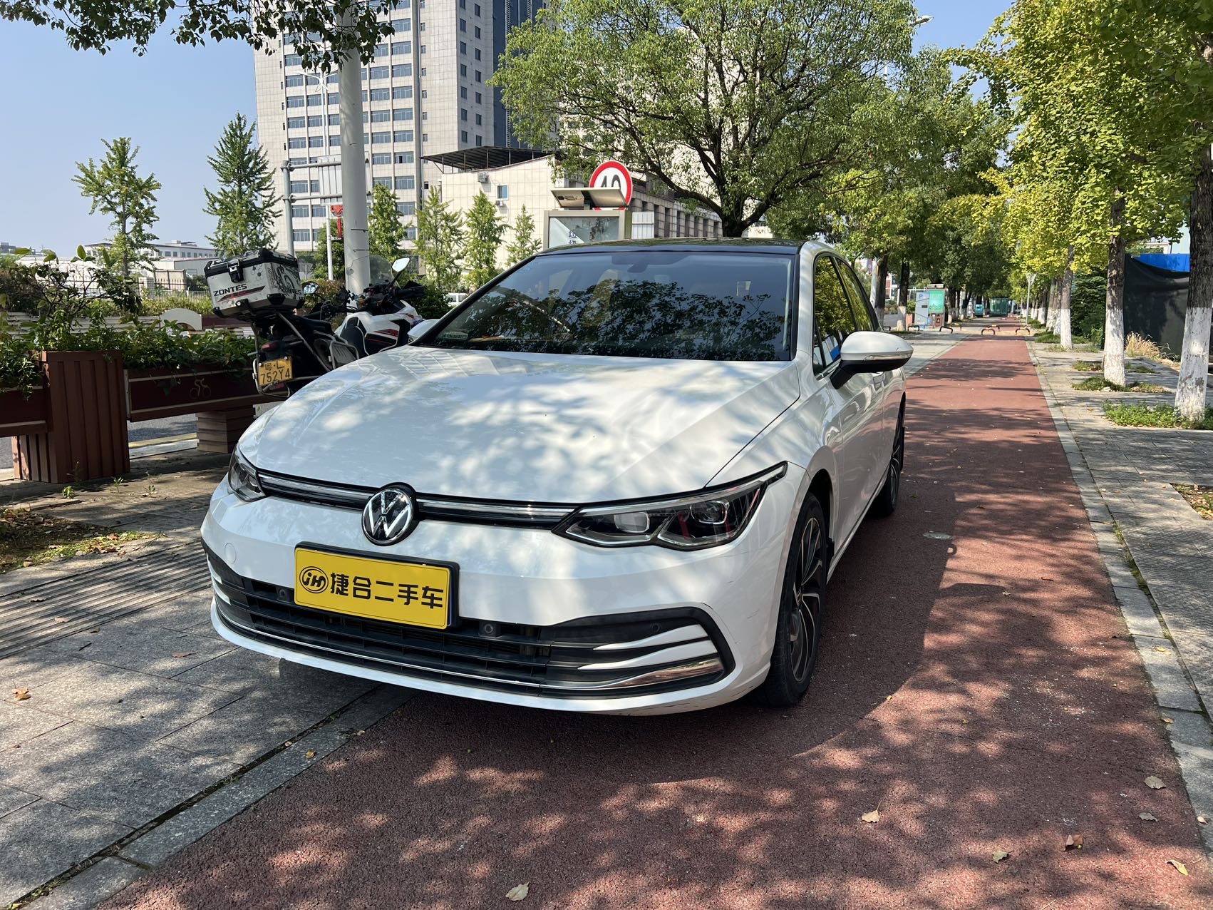 Volkswagen Golf 2020 car image 