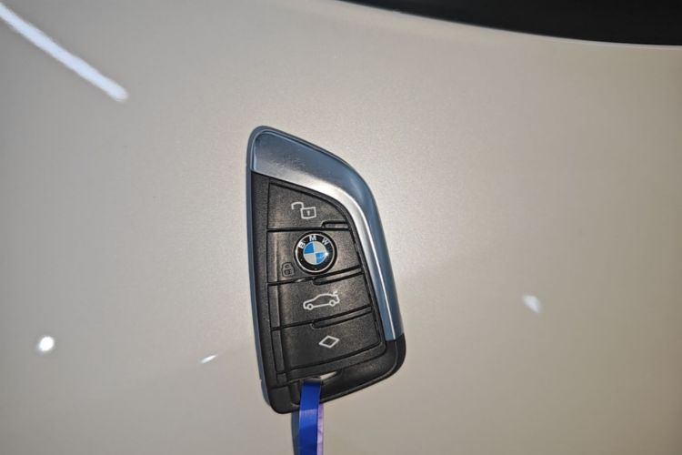 BMW 3 Series 2021 #14 BMW 3 Series 2021 صورة سيارة #14