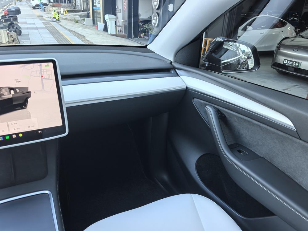 Tesla Model Y 2023 #7 Tesla Model Y 2023 صورة سيارة #7