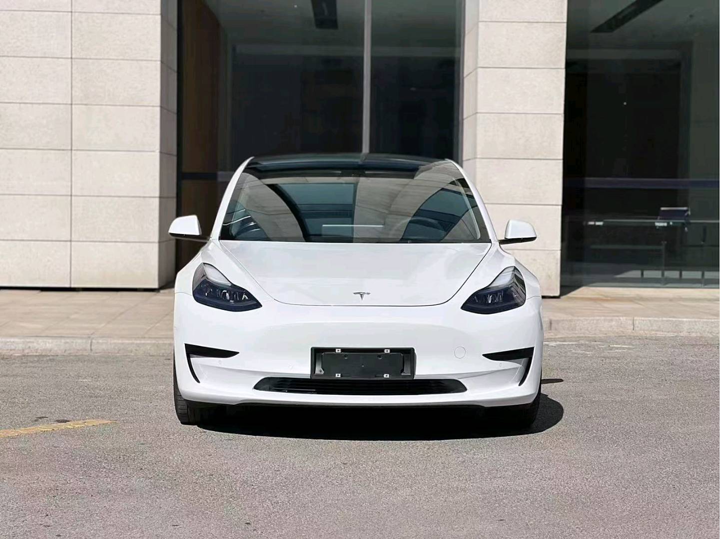 Tesla Model 3 2023 car image #4