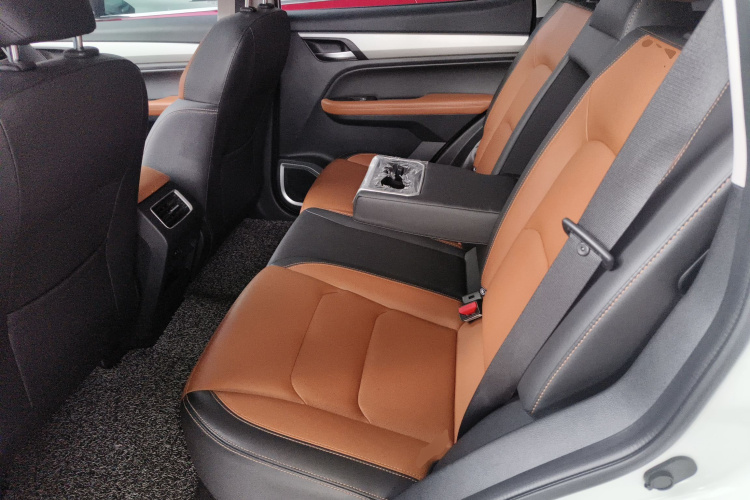 GEELY Vision X6 2020 immagine di auto #17