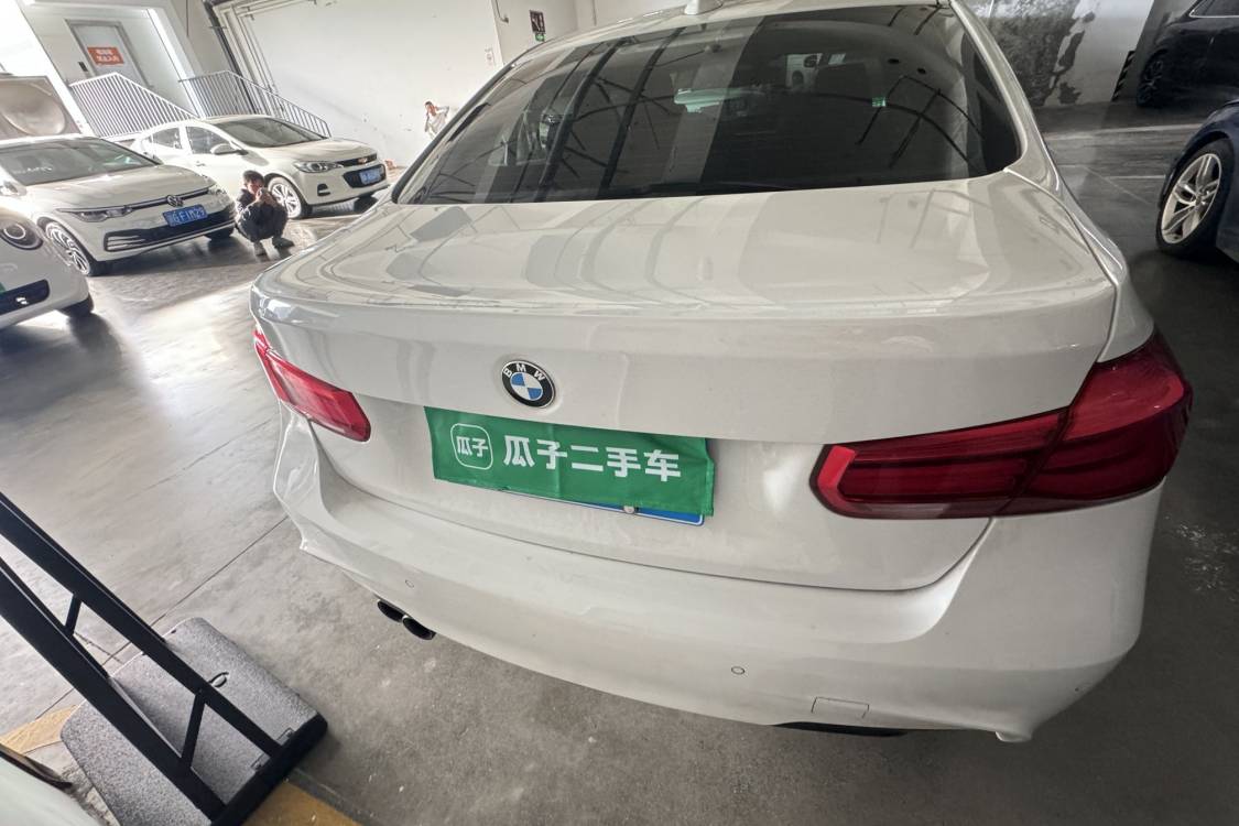 BMW 3 Series 2018 car image #6