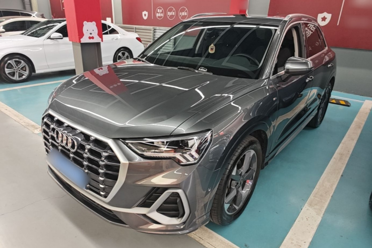 Audi Q3 2023 car image #2