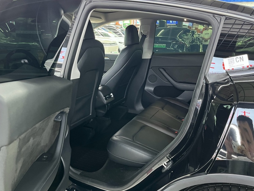 Tesla Model Y 2022 immagine di auto #6