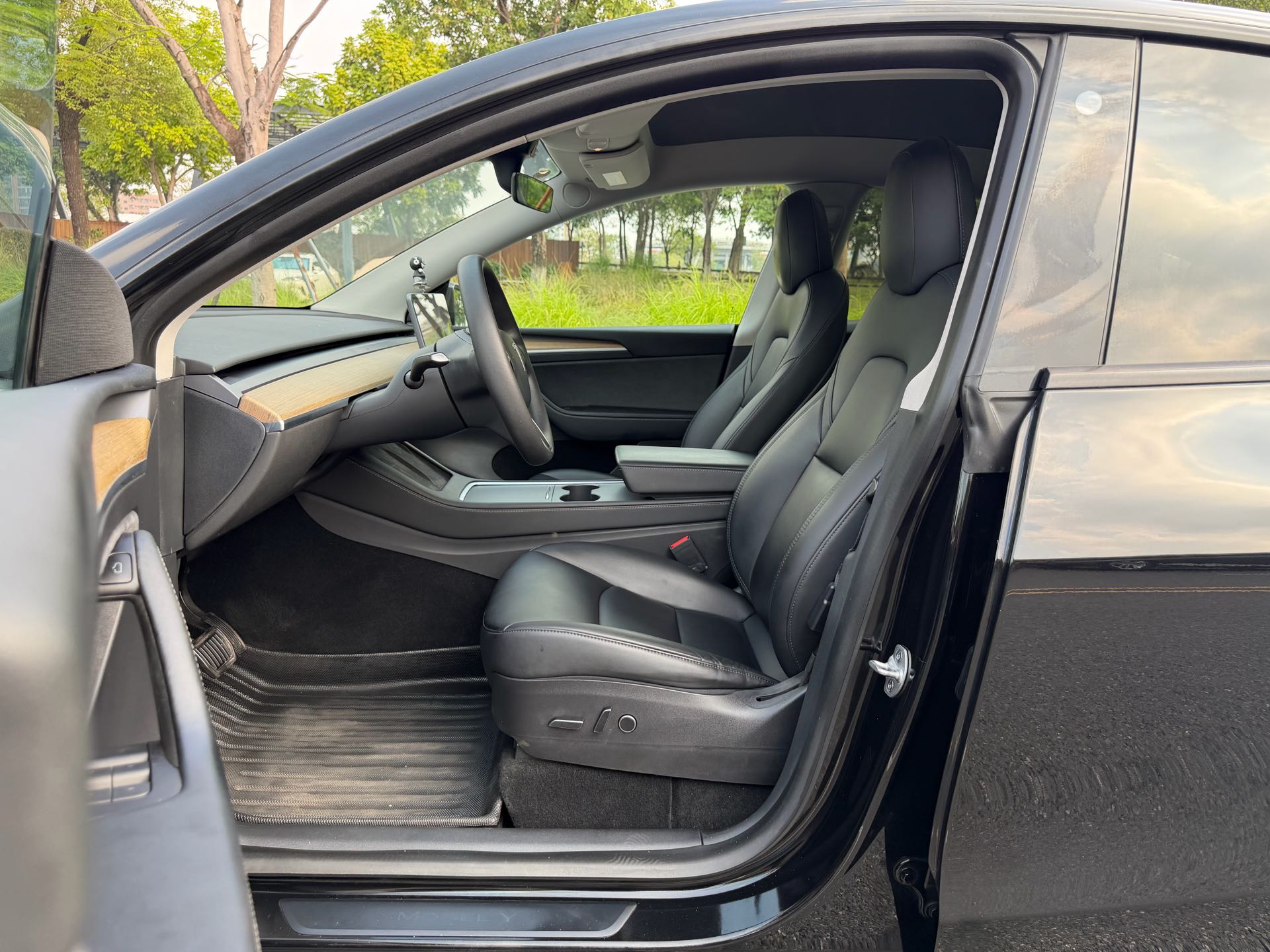 Tesla Model Y 2022 imagen de coche #7