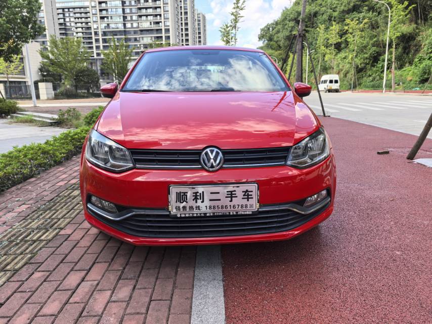 Volkswagen Polo 2015 car image #3