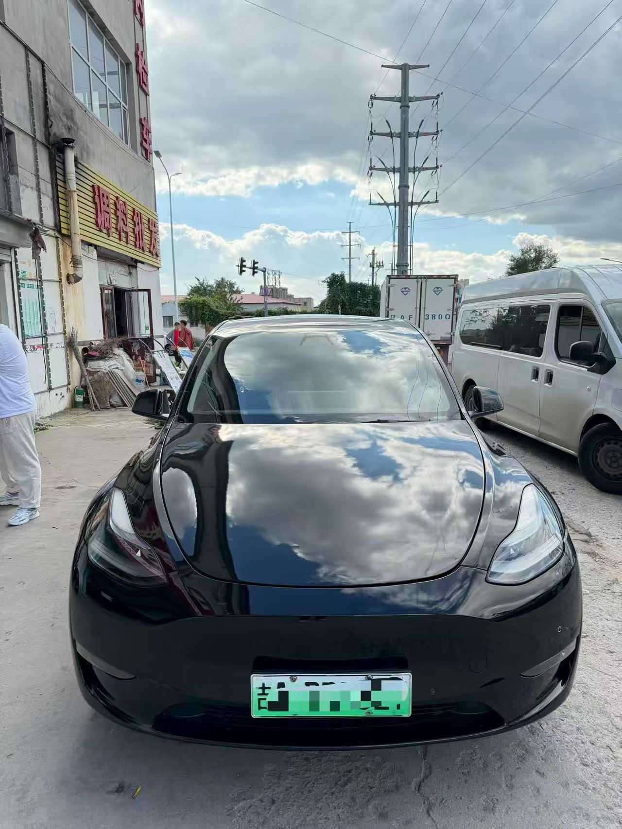 Tesla Model Y 2022 car image #2