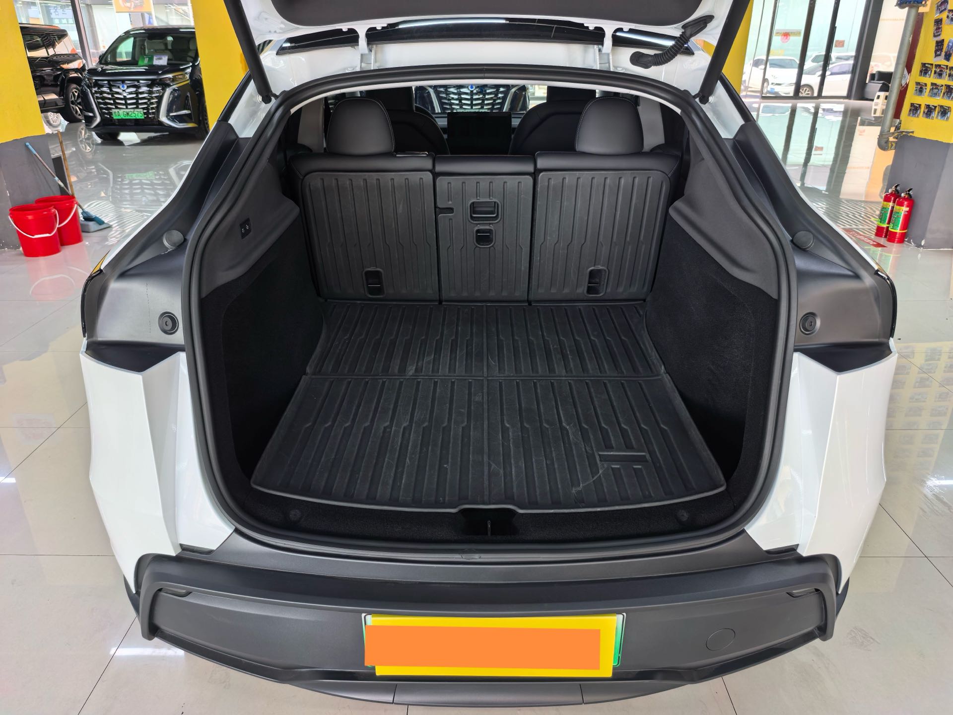 Tesla Model Y 2025 #7 Tesla Model Y 2025 car image #7