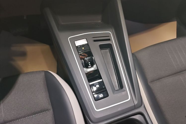 Volkswagen Golf 2024 car image #14