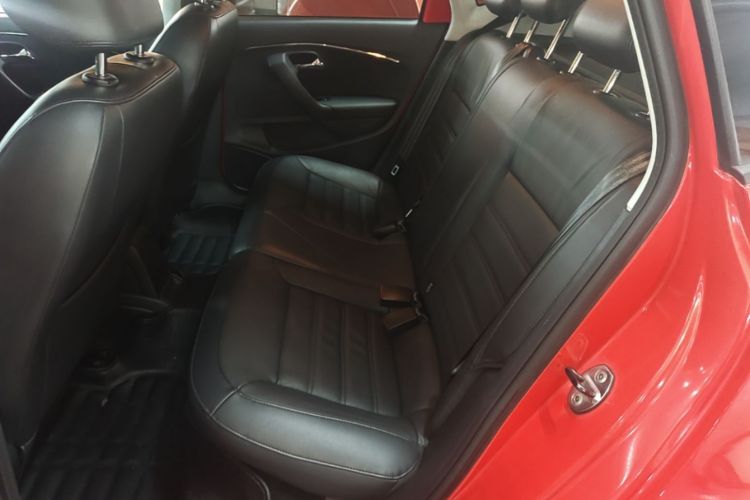 Volkswagen Polo 2016 car image #17
