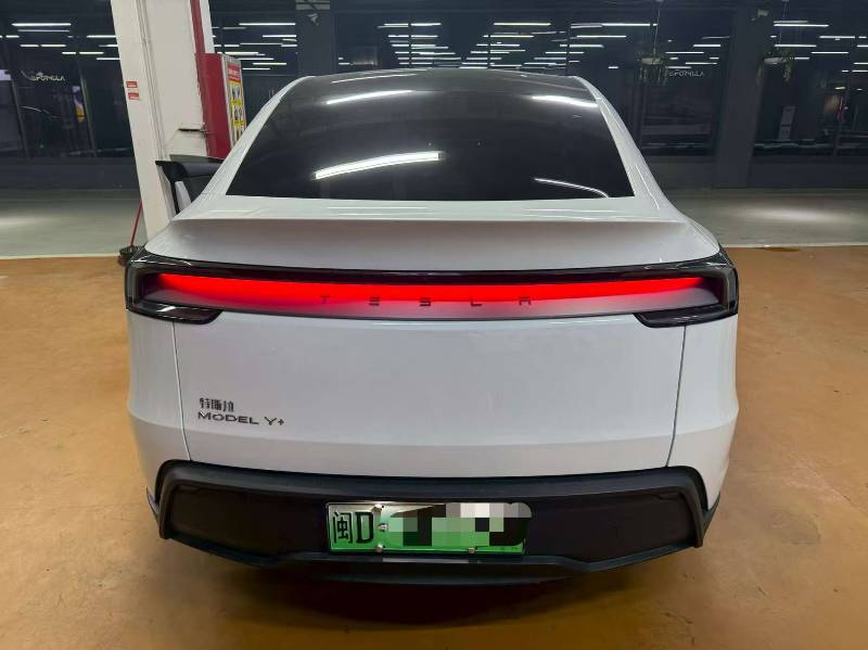Tesla Model Y 2026 #7 Tesla Model Y 2026 car image #7