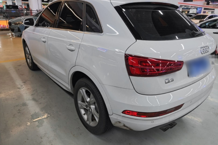 Audi Q3 2017 car image #5