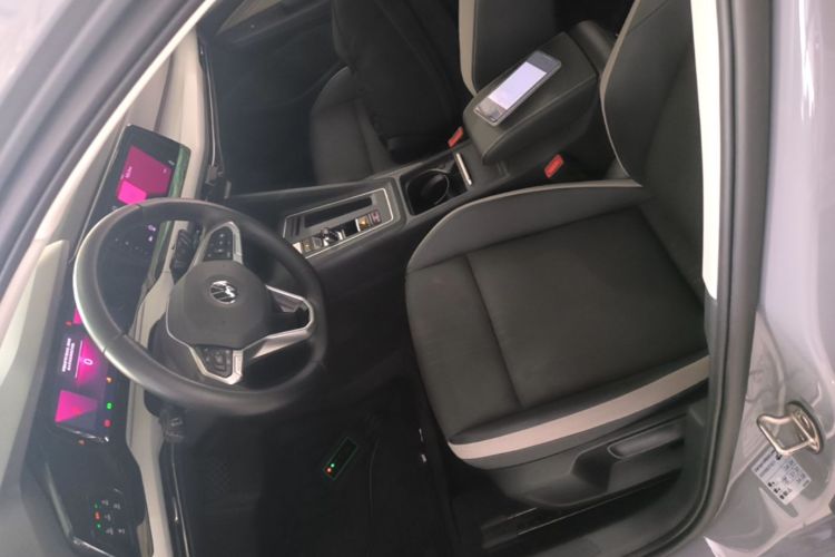 Volkswagen Golf 2021 car image #15