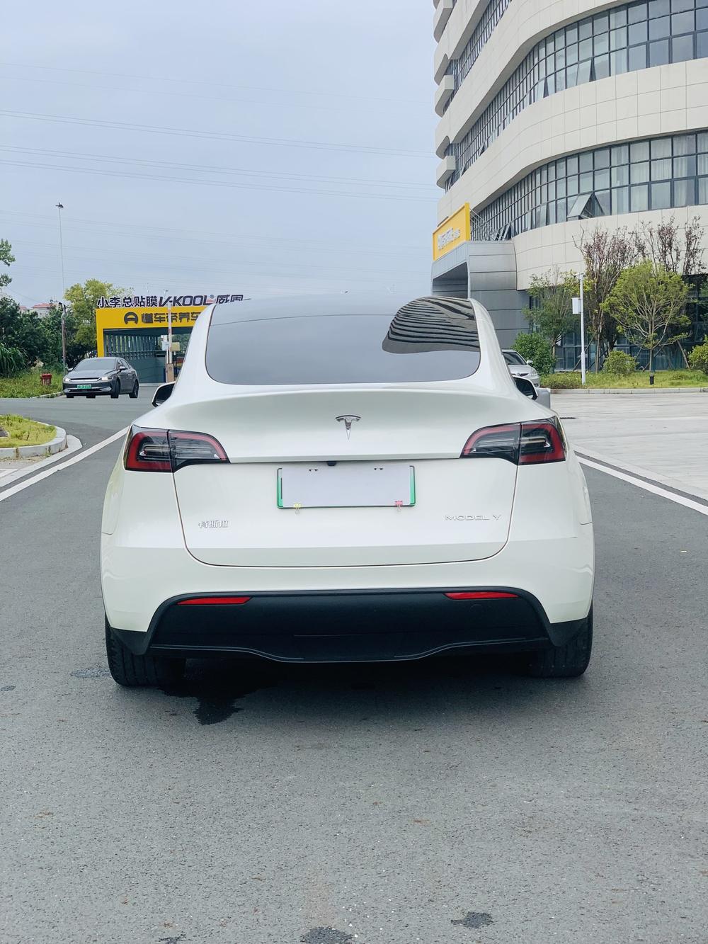 Tesla Model Y 2024 #6 Tesla Model Y 2024 car image #6