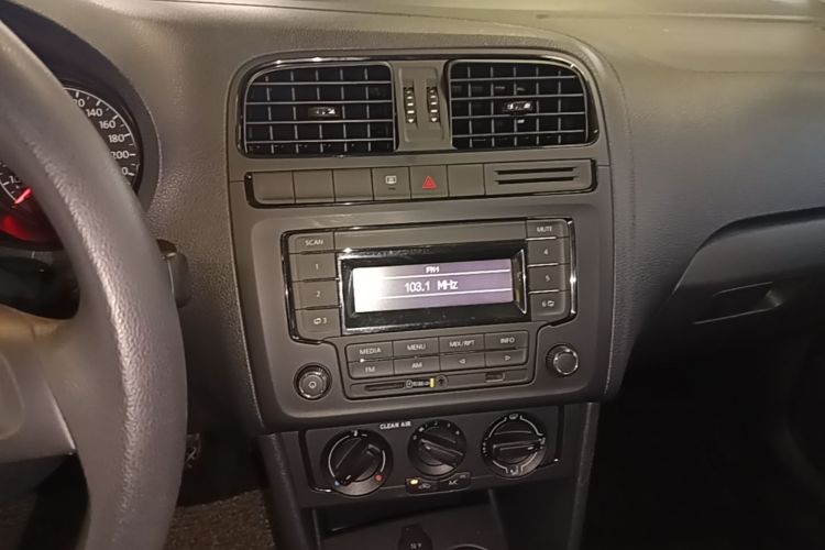 Volkswagen Polo 2017 car image #17