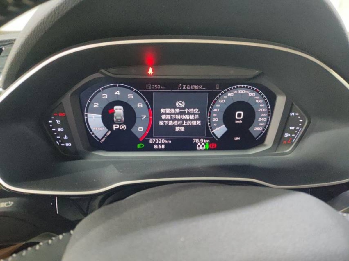 Audi Q3 2019 car image #8
