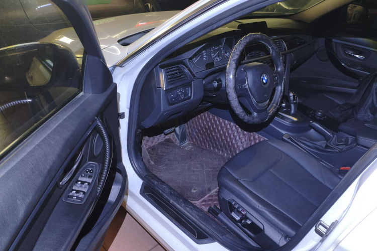 BMW 3 Series 2017 car image #16