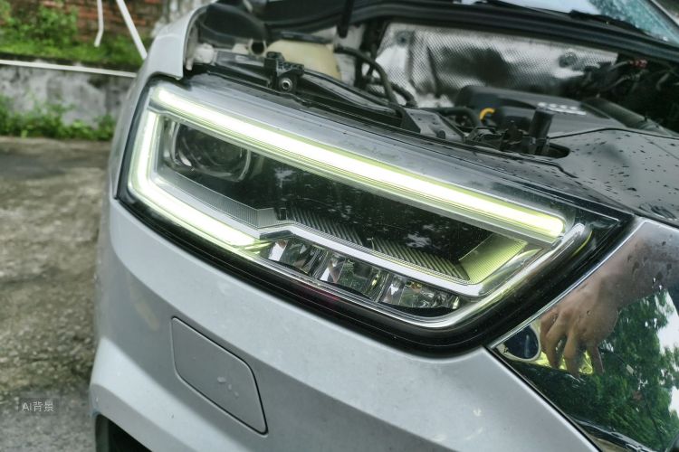 Audi Q3 2018 car image #8