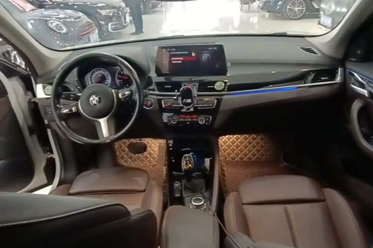 BMW X1 2020 car image #11