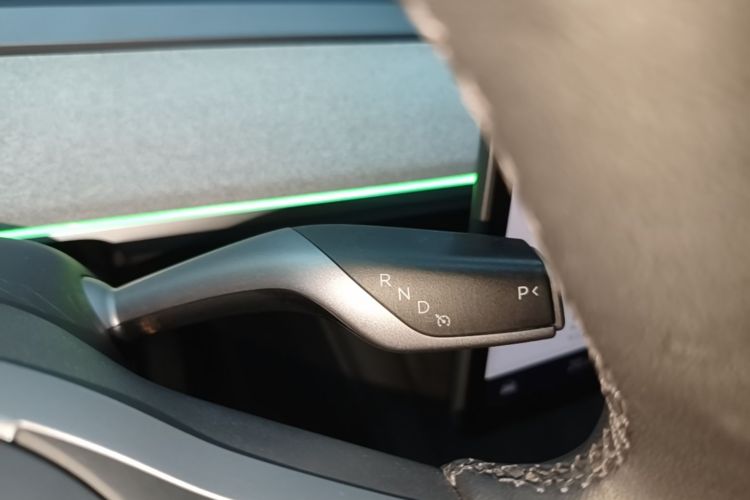 Tesla Model Y 2023 #14 Tesla Model Y 2023 car image #14