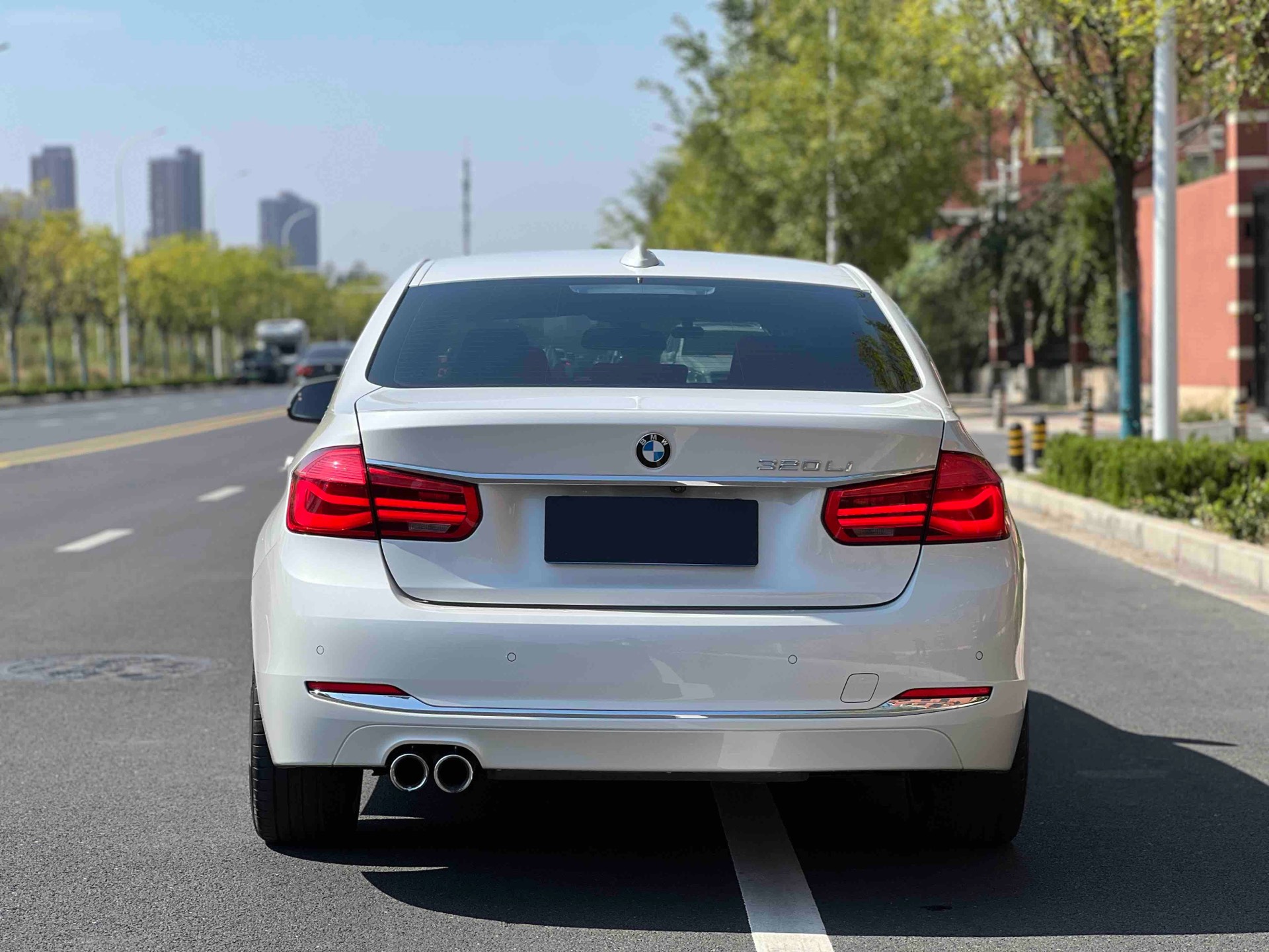 BMW 3 Series 2017 изображение автомобиля #18