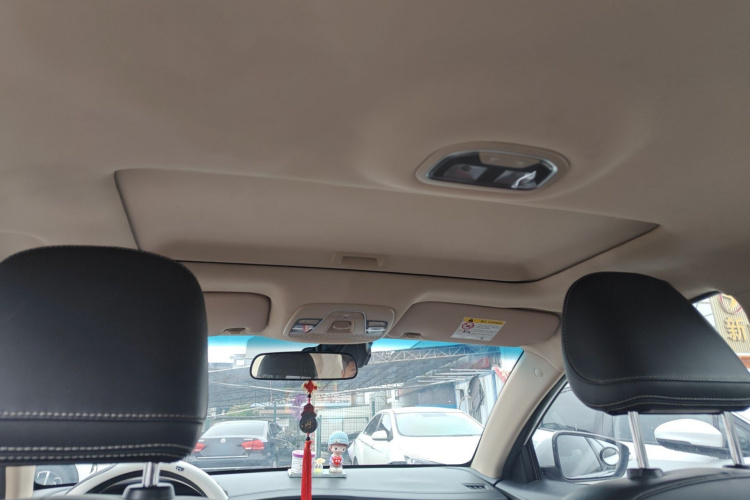 GEELY Emgrand 2019 car image #18
