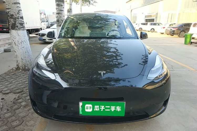 Tesla Model Y 2023 car image #3