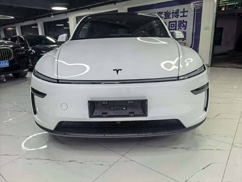 Tesla Model Y 2026 #2 Tesla Model Y 2026 car image #2