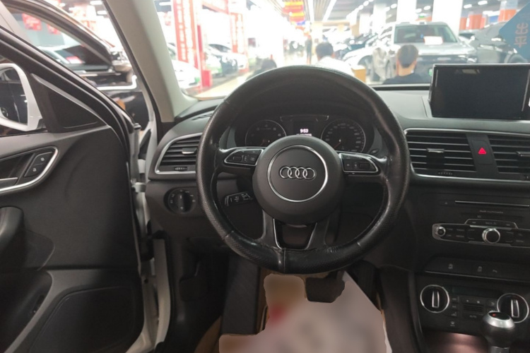Audi Q3 2018 #11 Audi Q3 2018 изображение автомобиля #11