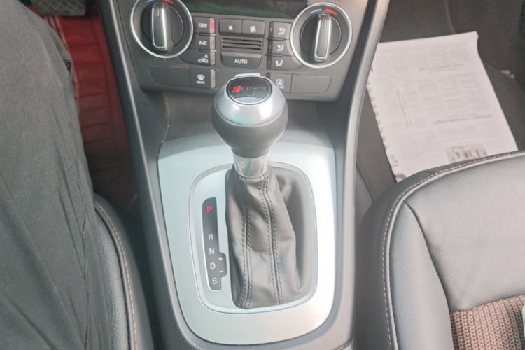 Audi Q3 2019 car image #14
