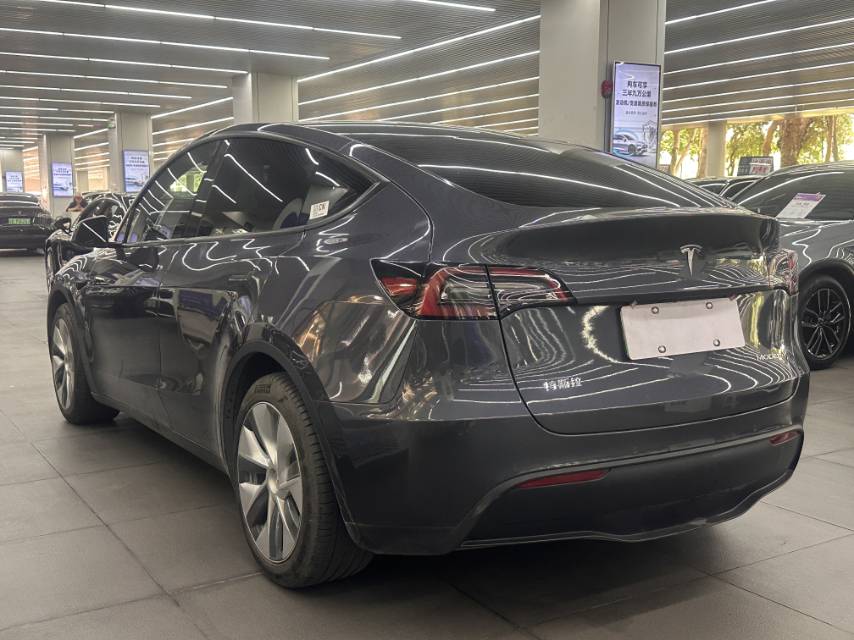 Tesla Model Y 2022 car image #7
