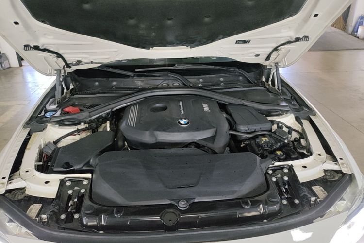 BMW 3 Series 2018 imagem de carro #20