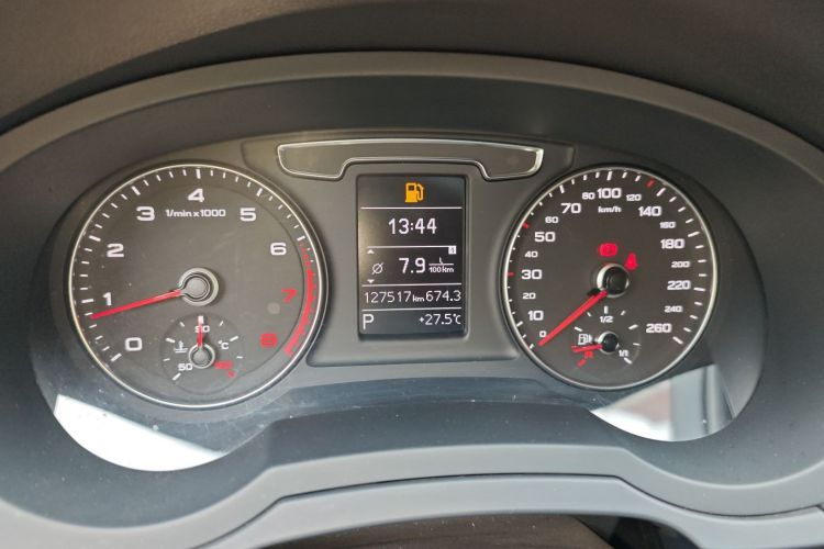 Audi Q3 2019 car image #12