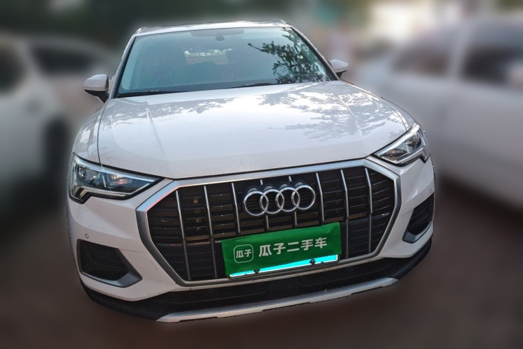 Audi Q3 2022 car image #3
