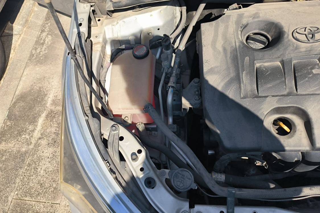Toyota Corolla 2016 immagine di auto #11
