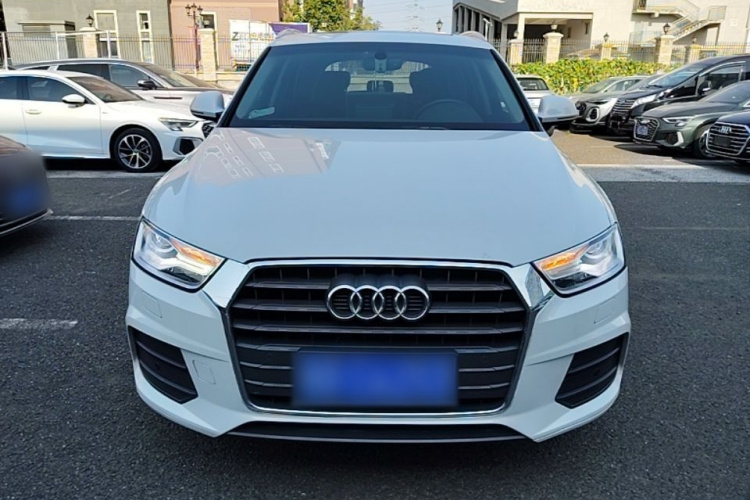 Audi Q3 2017 car image #3
