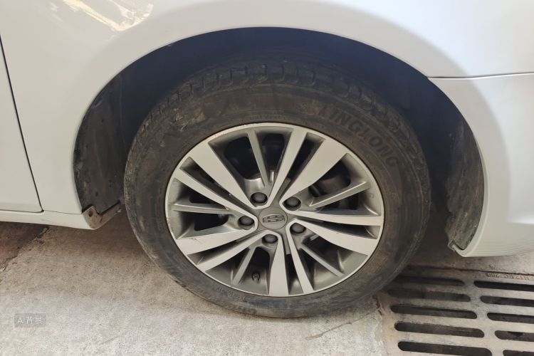 GEELY Emgrand 2018 car image #9