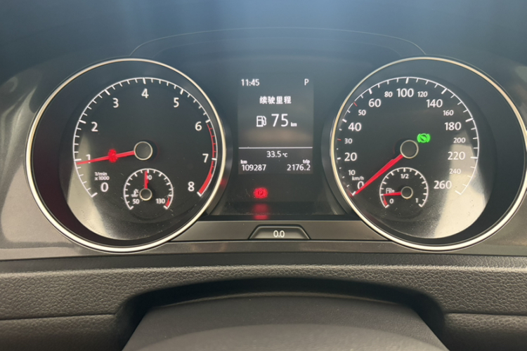 Volkswagen Golf 2017 car image #8