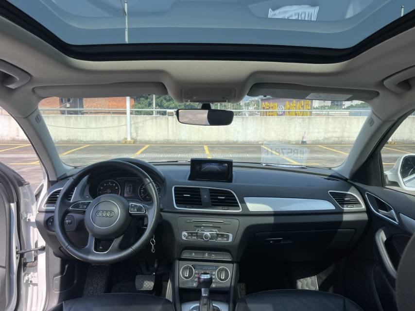 Audi Q3 2019 car image #8