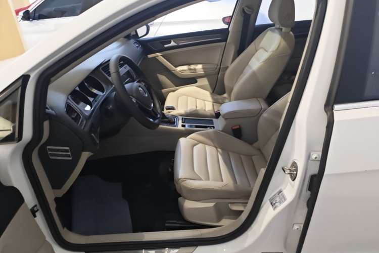 Volkswagen Golf 2016 car image #15